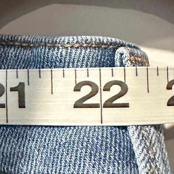 Old navy Jean Shorts - Picture 6 of 8